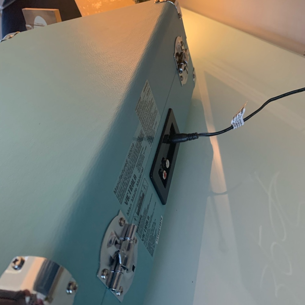 Victrola Record Player - Picture 4 of 4